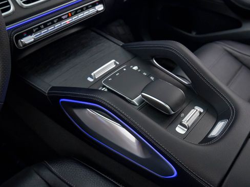 New 2026 Mercedes-Benz GLS 580 4MATIC image 12