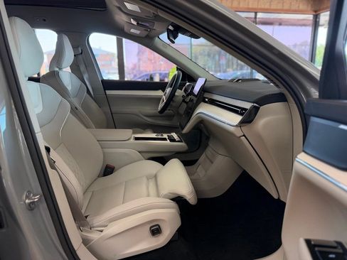 Used 2025 Volvo EX90 Ultra AWD/4WD image 24