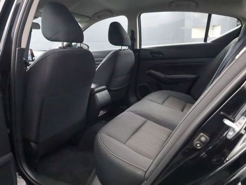 Used 2025 Nissan Altima 2.5 SV image 21