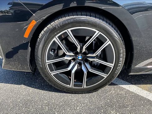 Used 2024 BMW 740i RWD image 11