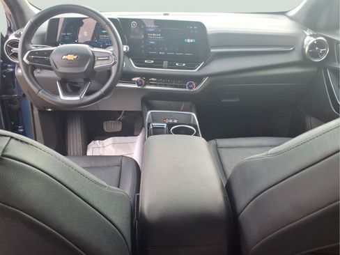 Used 2025 Chevrolet Equinox LT w/ Convenience Package II AWD/4WD image 2