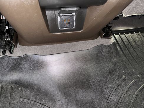 Used 2022 GMC Yukon SLT w/ SLT Luxury Package image 36