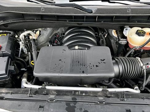 Used 2025 Chevrolet Suburban Z71 AWD/4WD image 32