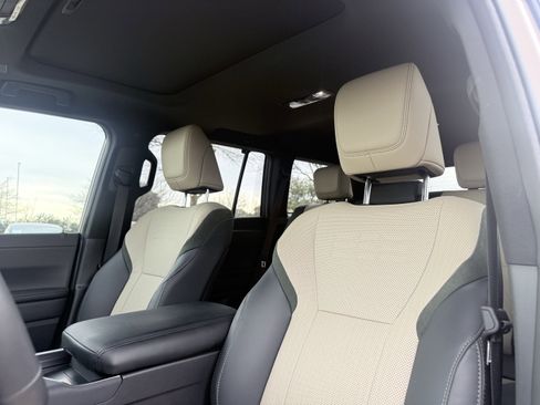 Used 2025 Lexus GX 550 image 37