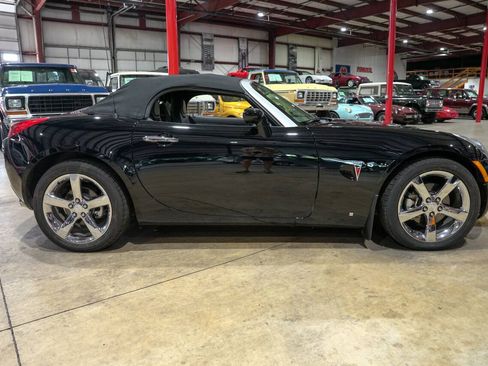 Used 2006 Pontiac Solstice Convertible w/ Premium Package RWD image 25