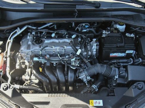 Used 2019 Toyota C-HR LE image 41