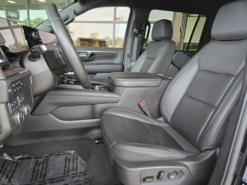 Used 2025 Chevrolet Suburban Z71 AWD/4WD image 10