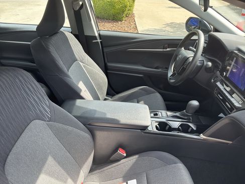 Used 2025 Toyota Camry LE FWD image 32