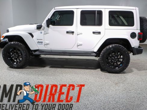 Used 2022 Jeep Wrangler Unlimited Sahara w/ Cold Weather Group image 11