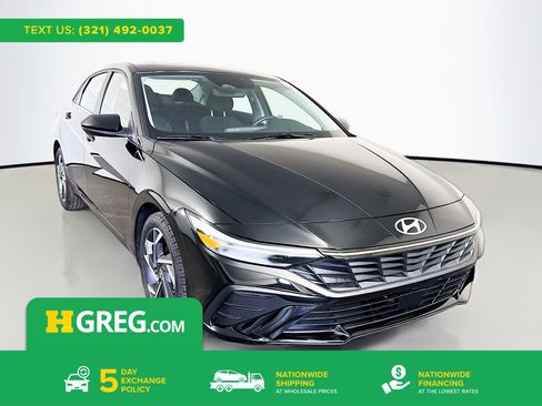 Used 2025 Hyundai Elantra SEL image 1