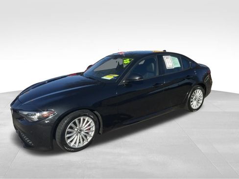 Used 2023 Alfa Romeo Giulia Sprint image 3