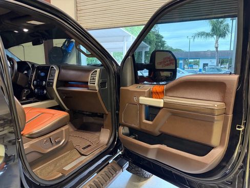 Used 2019 Ford F150 King Ranch image 10