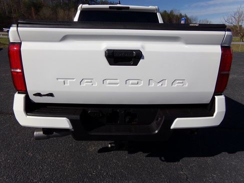Used 2024 Toyota Tacoma TRD Sport AWD/4WD image 8