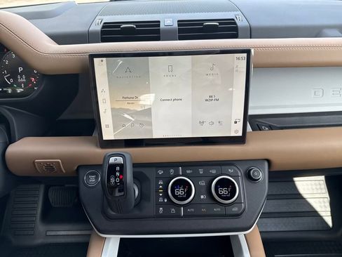 New 2025 Land Rover Defender 130 X-Dynamic SE image 23