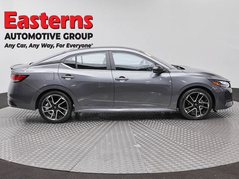Used 2025 Nissan Sentra SR FWD image 4