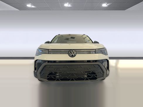 New 2026 Volkswagen Taos SE image 6