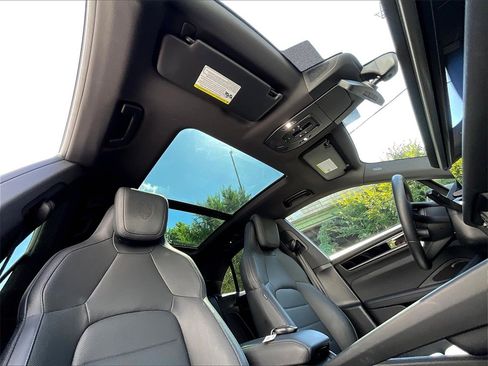 Certified 2025 Porsche Macan Electric image 27