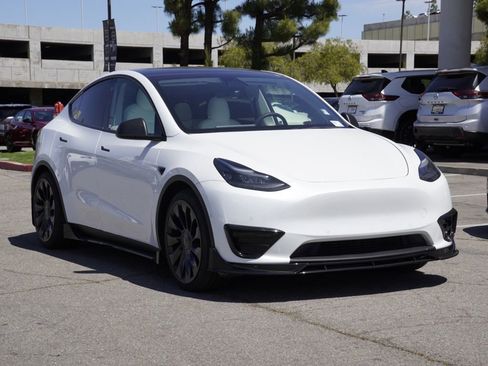 Used 2022 Tesla Model Y Performance AWD/4WD image 2