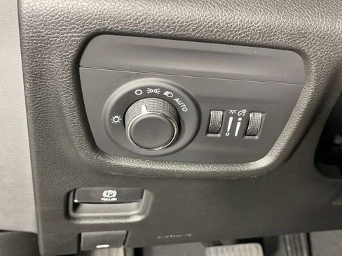 New 2025 Jeep Grand Cherokee L Laredo image 28