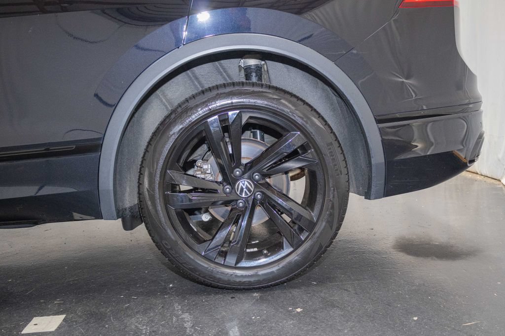 Used 2023 Volkswagen Tiguan SE R-Line AWD/4WD image 9