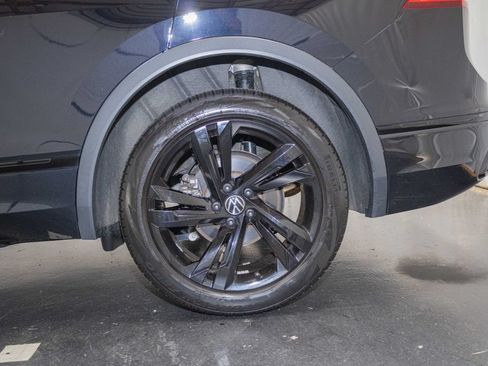 Used 2023 Volkswagen Tiguan SE R-Line AWD/4WD image 9