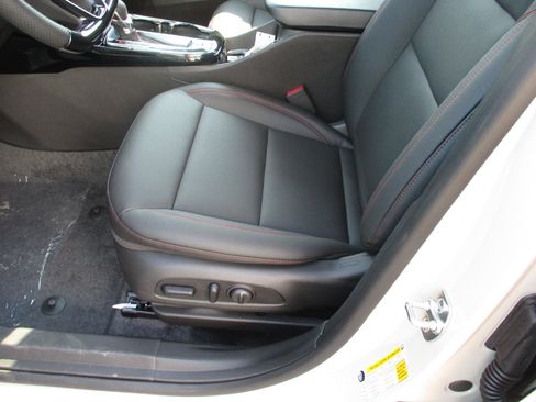 New 2026 Chevrolet Trax RS w/ Sunroof Package image 17