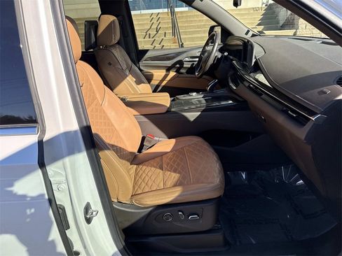 Used 2021 Cadillac Escalade Premium Luxury image 11