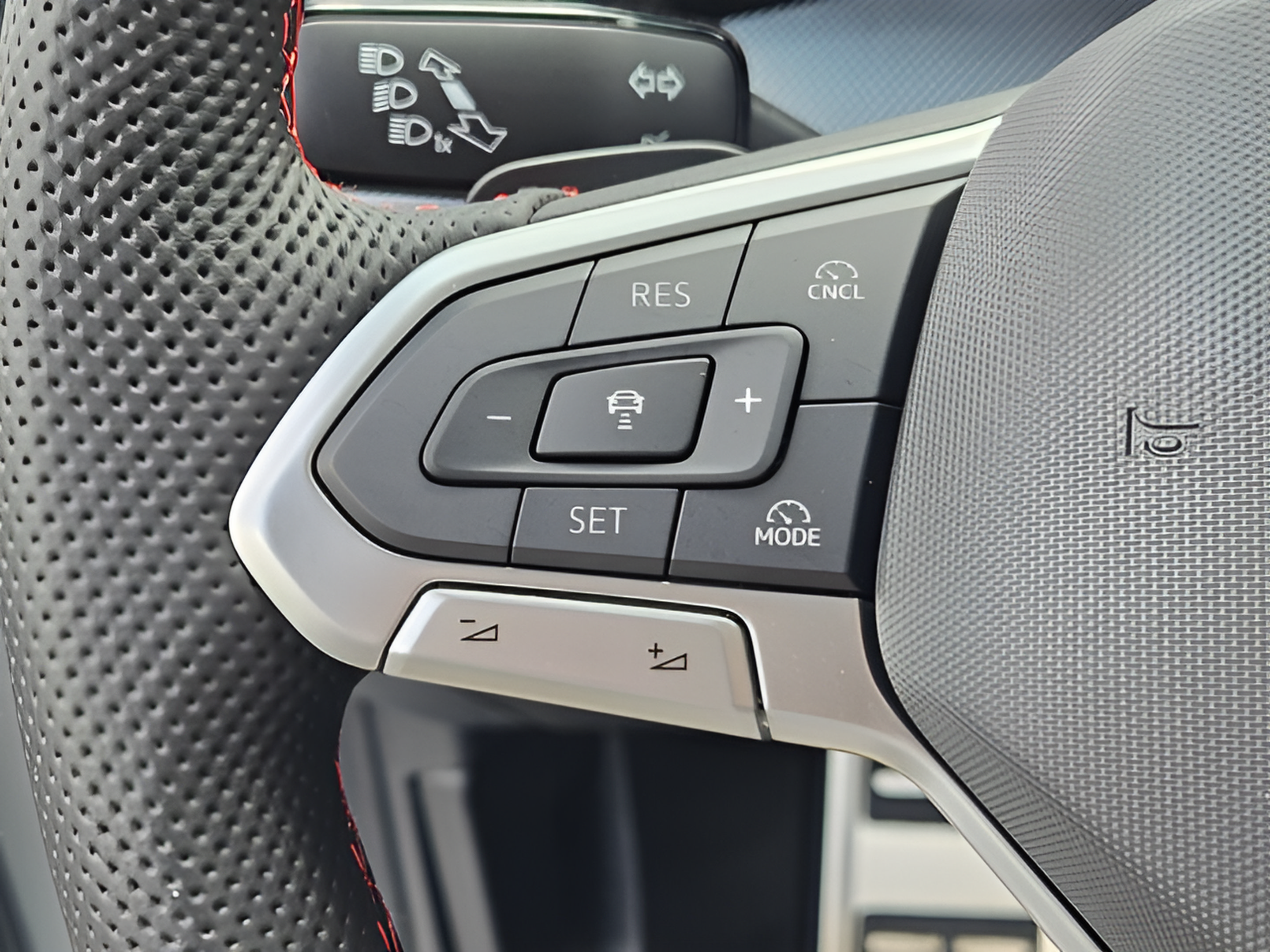 New 2026 Volkswagen GTI SE FWD image 21