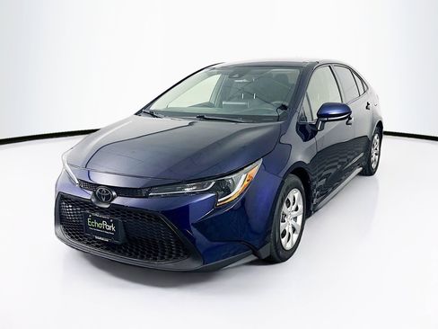 Used 2020 Toyota Corolla LE FWD image 3