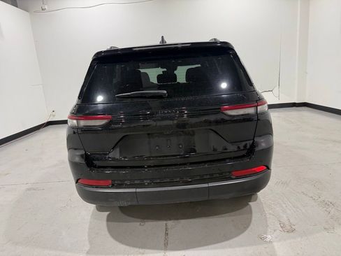 Used 2025 Jeep Grand Cherokee Altitude image 7