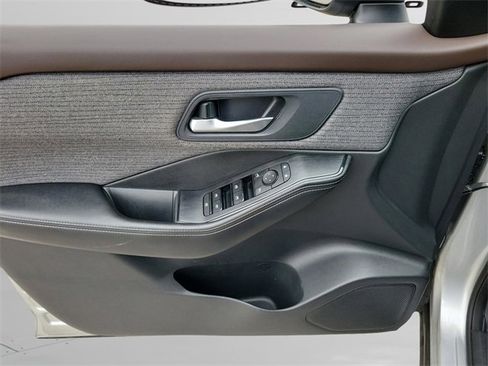 Used 2021 Nissan Rogue SV image 13