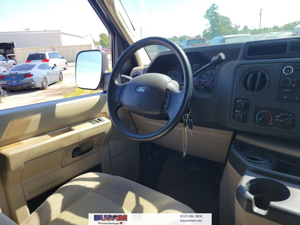 Used 2009 Ford E-350 and Econoline 350 XLT RWD image 13