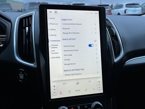 Used 2024 Ford Edge Titanium image 44