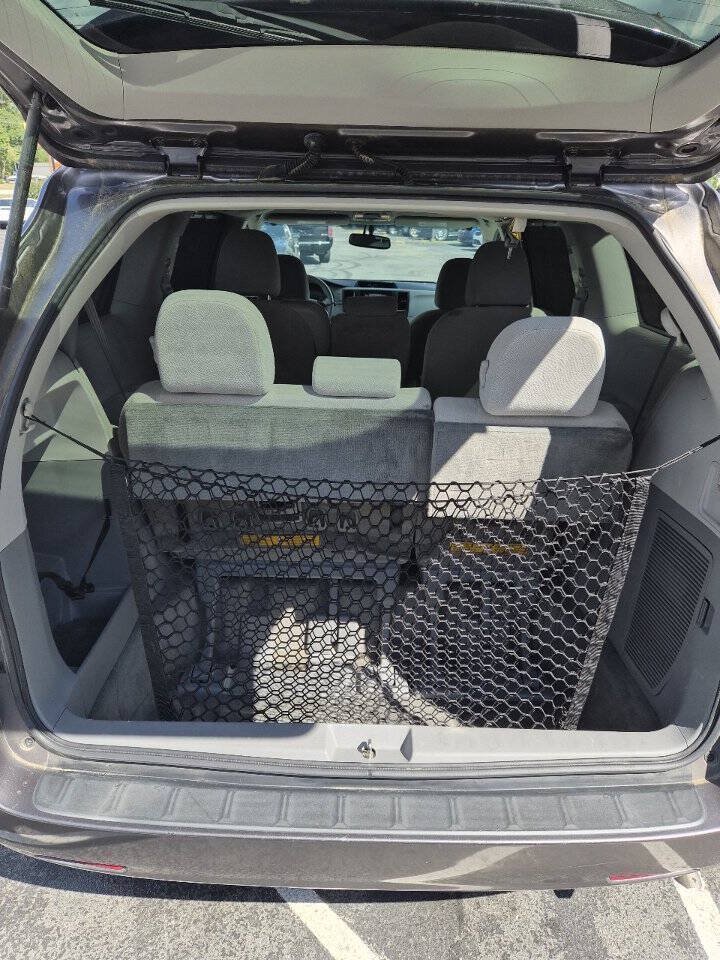 Used 2014 Toyota Sienna LE FWD image 24