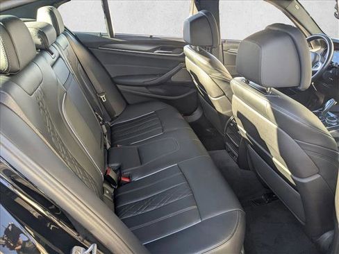 Used 2023 BMW M550i xDrive image 22