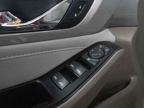 Used 2020 Chevrolet Traverse LT w/ Driver Confidence II Package image 22