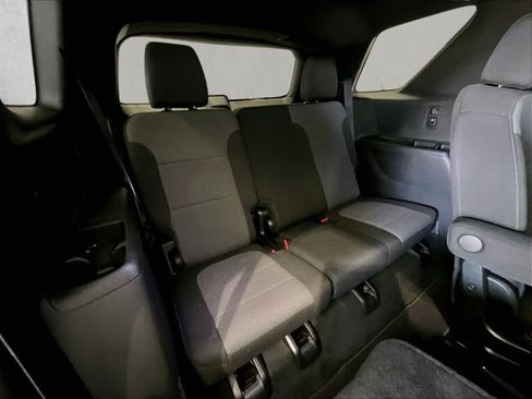 Used 2023 Chevrolet Traverse LT image 30