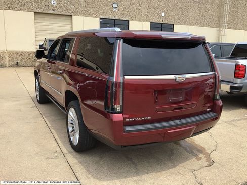 Used 2016 Cadillac Escalade ESV Platinum RWD image 4