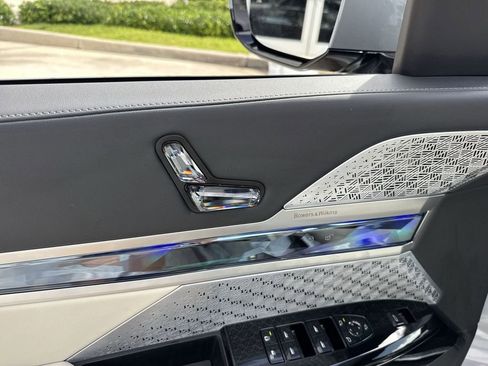 Used 2023 BMW 760i xDrive image 41