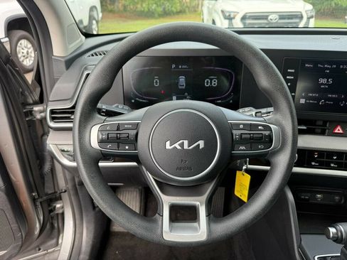 Used 2025 Kia Sportage LX FWD image 5