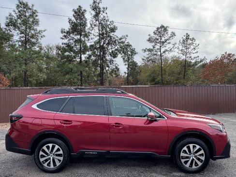 Used 2022 Subaru Outback Premium image 5