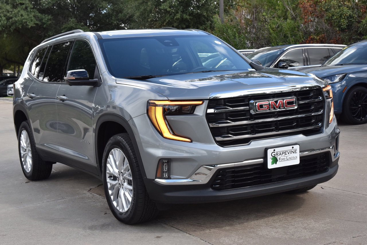 Used 2026 GMC Acadia Elevation w/ Elevation Premium Package FWD image 4