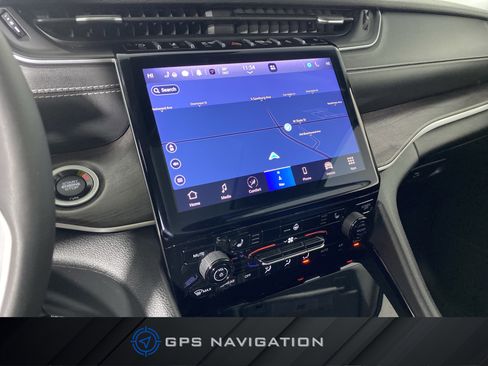 Used 2023 Jeep Grand Cherokee Limited image 4