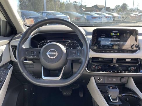 Used 2023 Nissan Rogue SL w/ SL Premium Package image 14