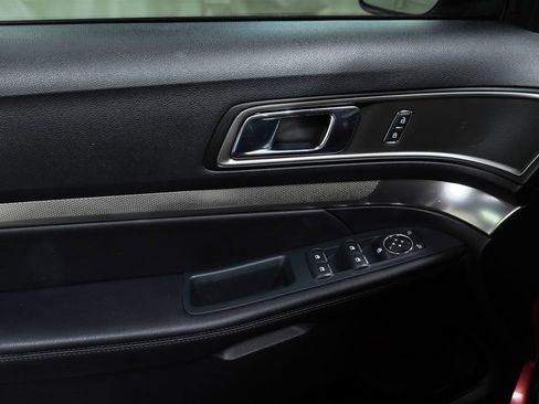 Used 2019 Ford Explorer XLT w/ Equipment Group 202A image 22