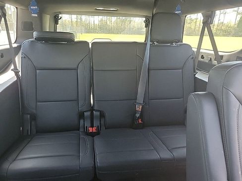 Used 2022 Chevrolet Suburban Z71 w/ Luxury Package image 12