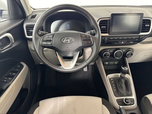 Used 2025 Hyundai Venue SEL image 13