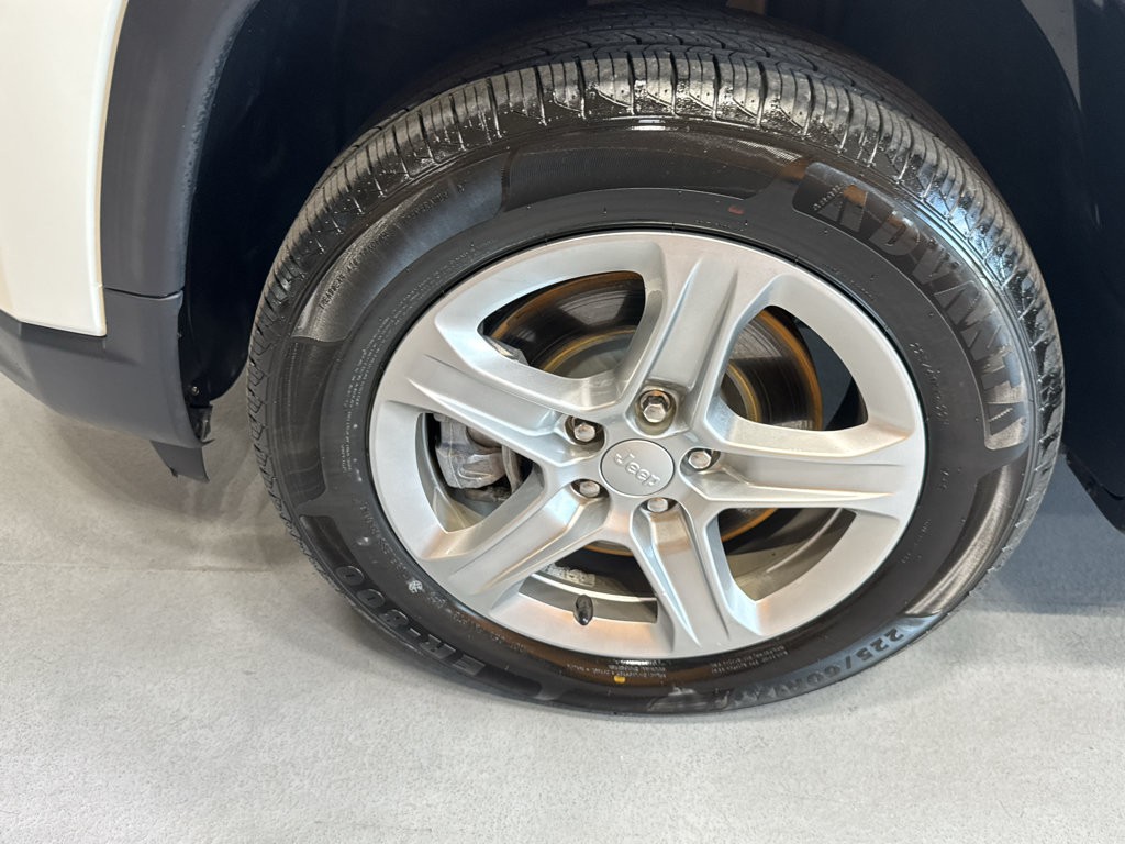 Used 2024 Jeep Compass Latitude AWD/4WD image 9