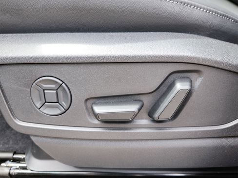 New 2025 Audi Q5 Premium Plus image 17