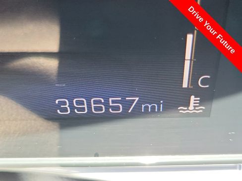Used 2025 Chevrolet Trax LT FWD image 8